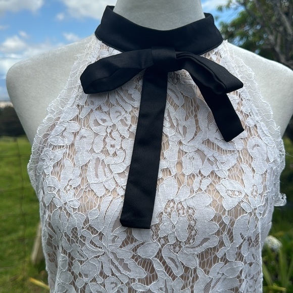 DO + BE Tied Ribbon Rose Lace Shorts Romper
Women's Medium - Picture 10 of 11